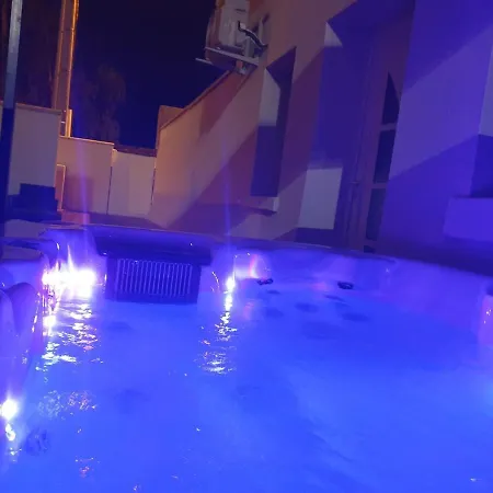 Studio Avec Spa Privatif & Terrasse Jungle Dijon Centre *